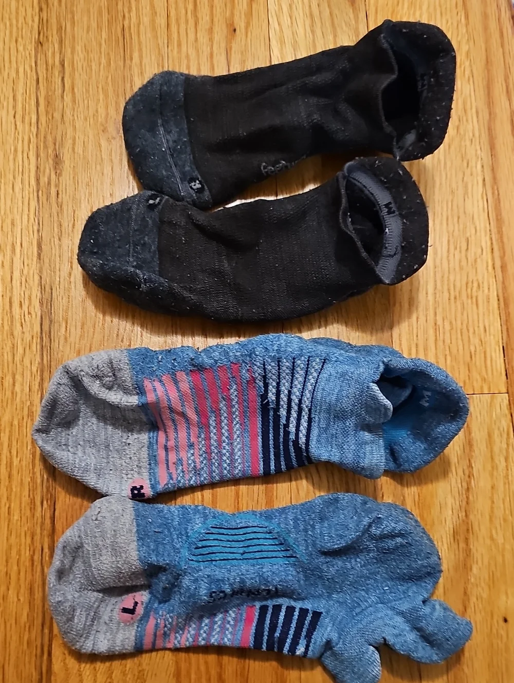 Feetures Women's Socks 2 pair - Medium